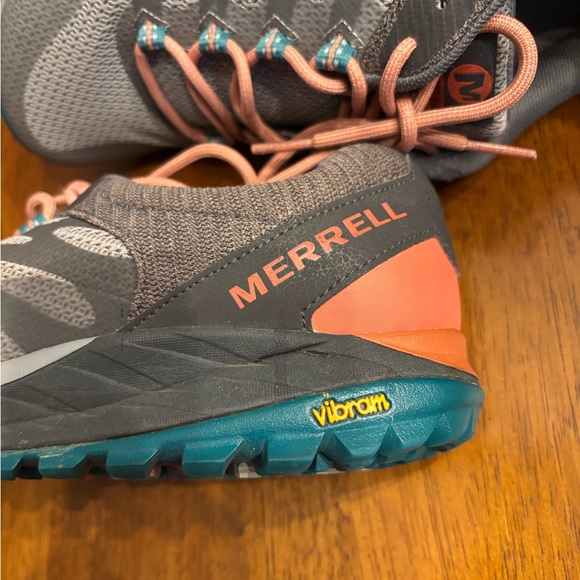 Merrell Antora 2 Trail Running Shoe Women’s Size 10 QForm2 Gray/Coral/Teal - Picture 4 of 11